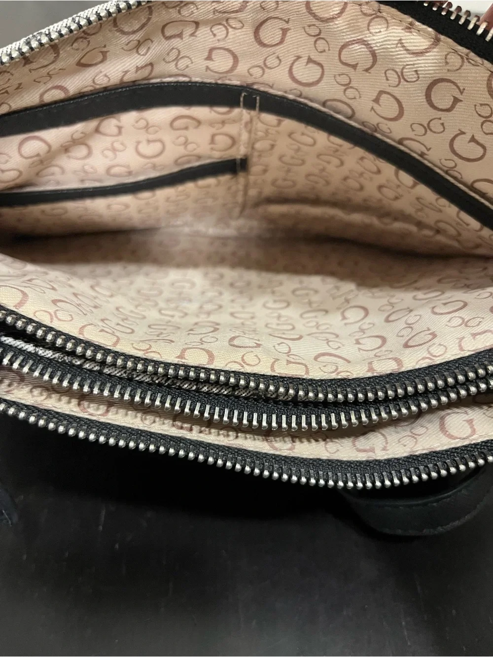 Guess Los Angeles black/grey Logo sling double zip purse shoulder crossbody